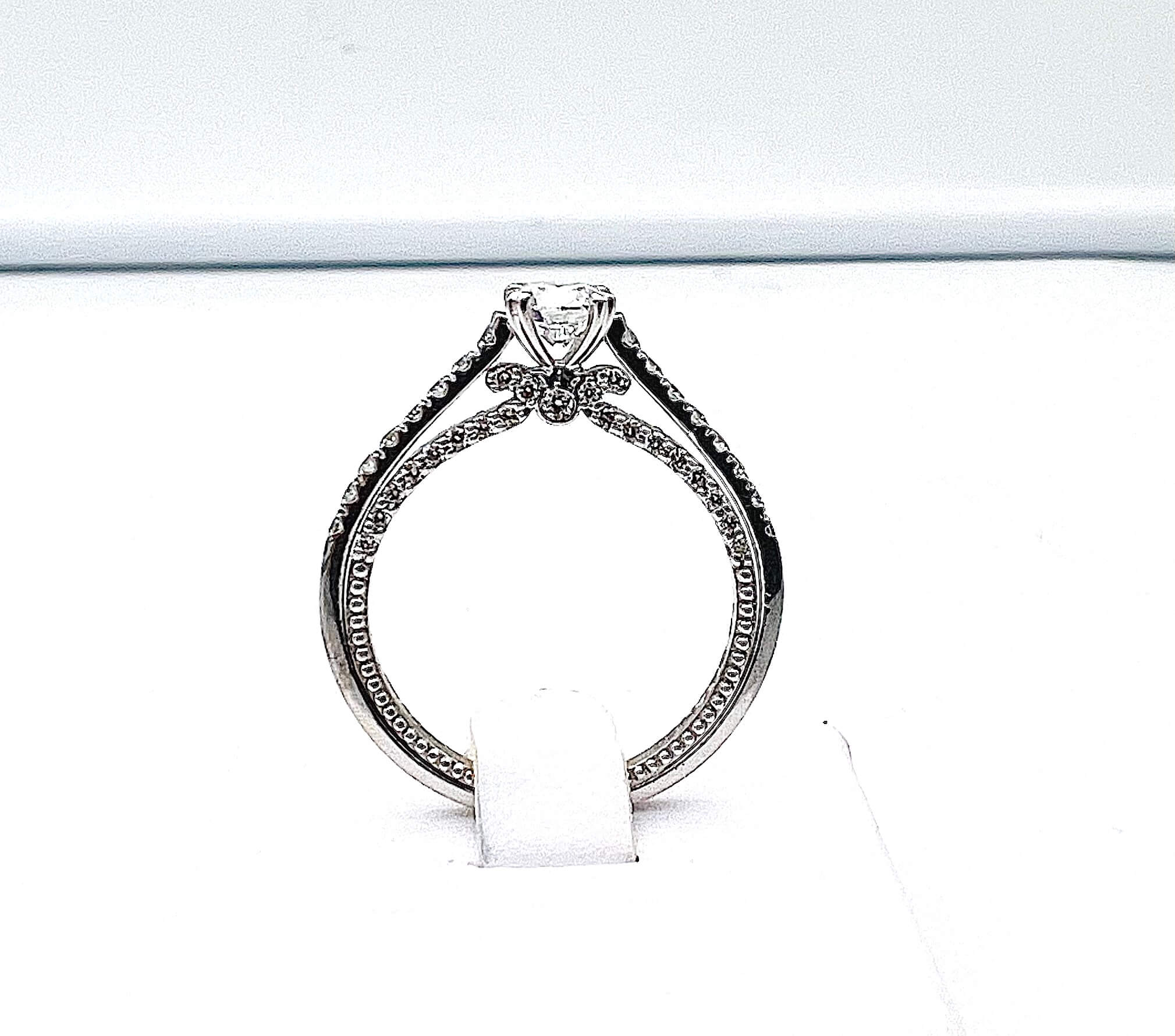 Anello solitario BAROCCO oro e diamanti  art.589A