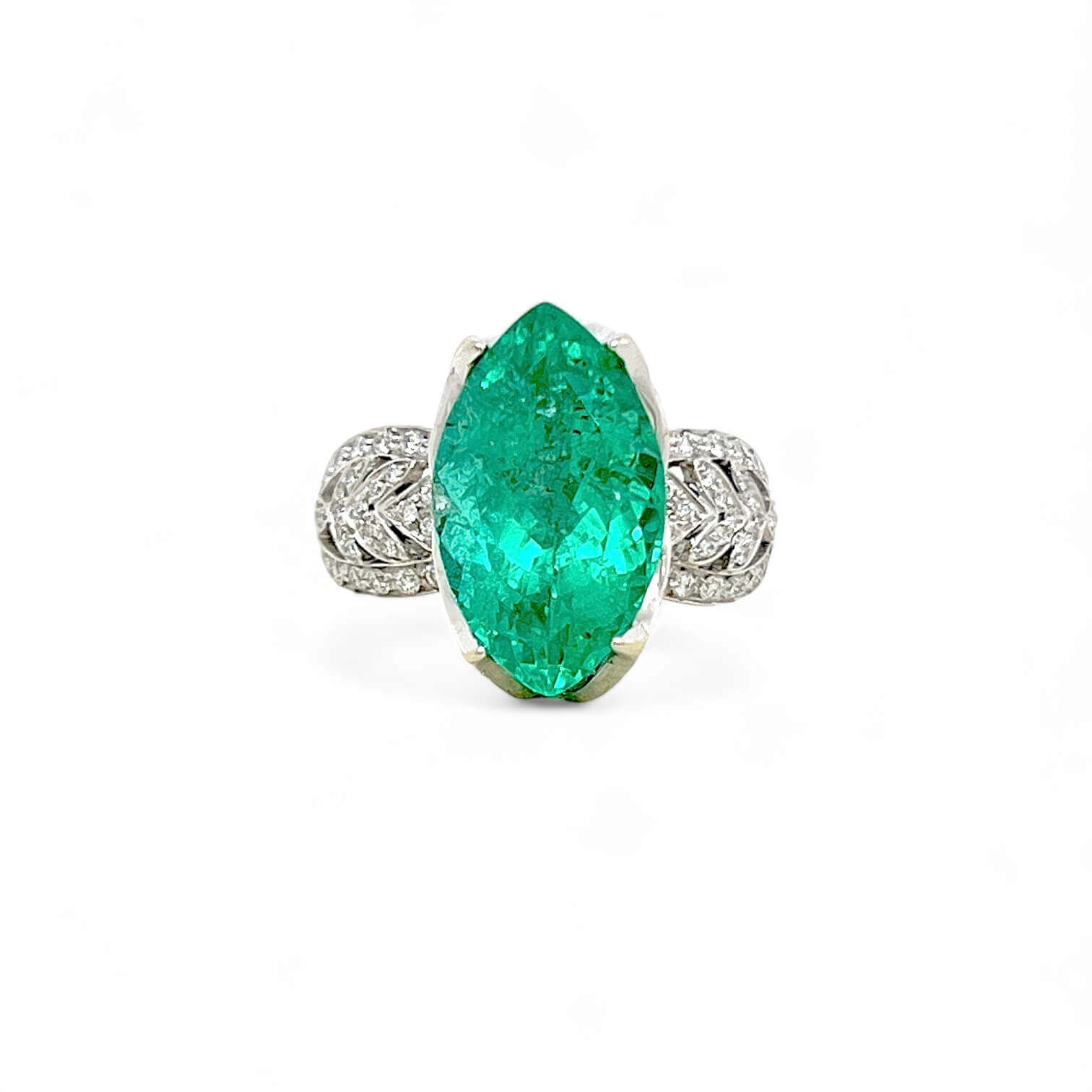 EMERALD RING WHITE GOLD 750% DIAMONDS 0.90 CT COLOR E/VVS1 COLOMBIAN EMERALD SHUTTLE CUT 7.14 CT