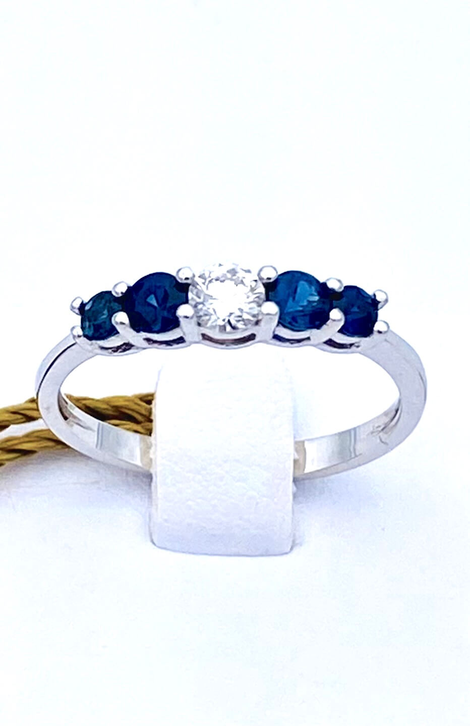 anello zaffiro e diamanti in oro bianco   GEMME ART. AN1998